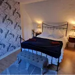 3 Bed Sleeps 6 - Enclosed Patio -fireplace Beaucoudray