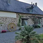 3 Bed Sleeps 6 - Enclosed Patio -fireplace * Beaucoudray