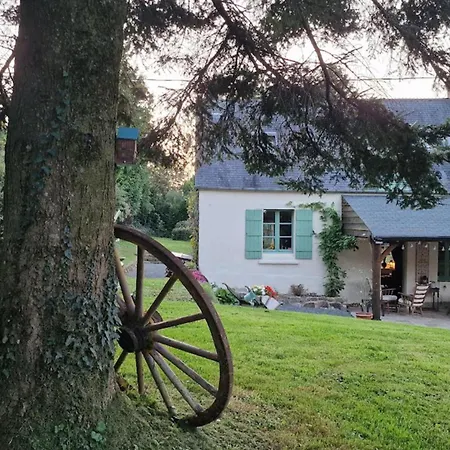 3 Bed Sleeps 6 - Enclosed Patio -fireplace