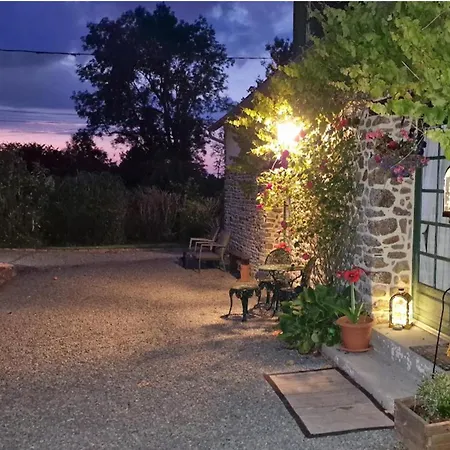 3 Bed Sleeps 6 - Enclosed Patio -fireplace *