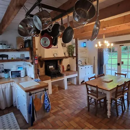 Tatil Evi 3 Bed Sleeps 6 - Enclosed Patio -fireplace